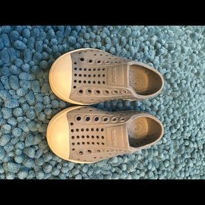Native shoes size 5